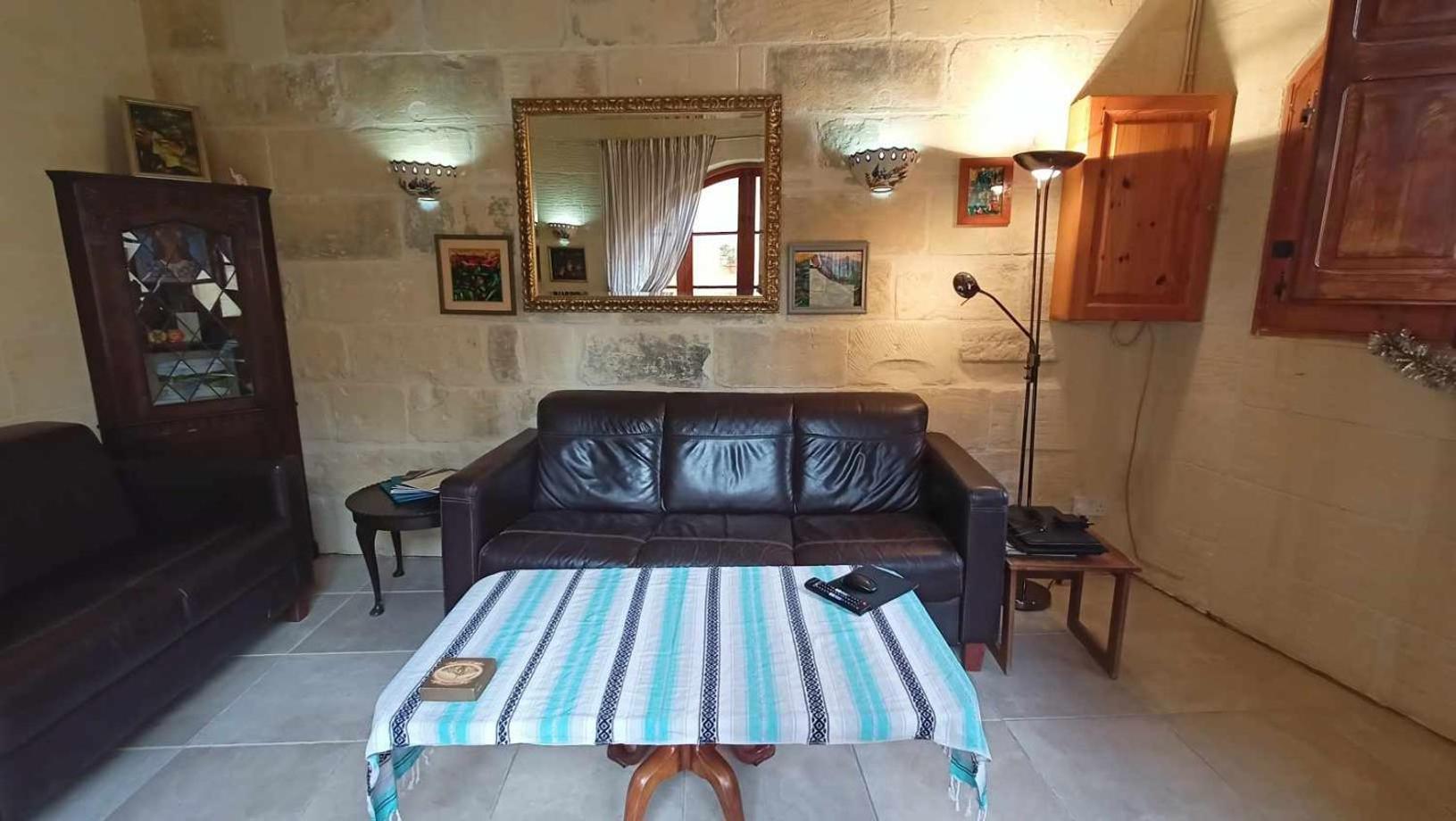 Arthome - Guest Rooms Għarb Eksteriør bilde